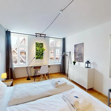 דירה 2 Zimmer, Beamer, Disneyplus Mitten In Der Altstadt *