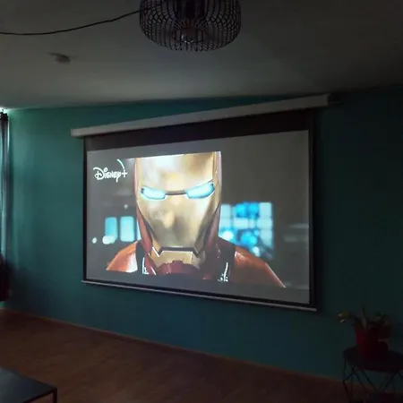 2 Zimmer, Beamer, Disneyplus Mitten In Der Altstadt * Celle