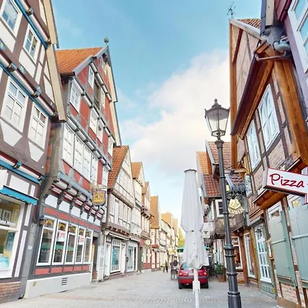 2 Zimmer, Beamer, Disneyplus Mitten In Der Altstadt * Celle